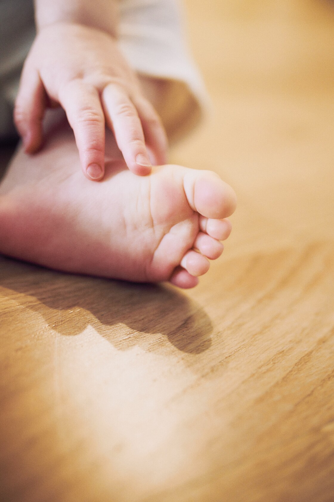 Perepildistamine peresessioon pisikesed varbad ja uurivad sormed