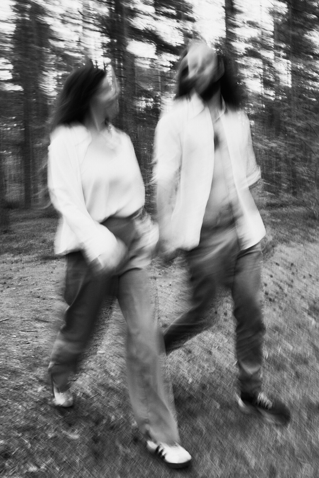Paarifotod paarisessioon monokroomne sammumine korvuti vaikselt