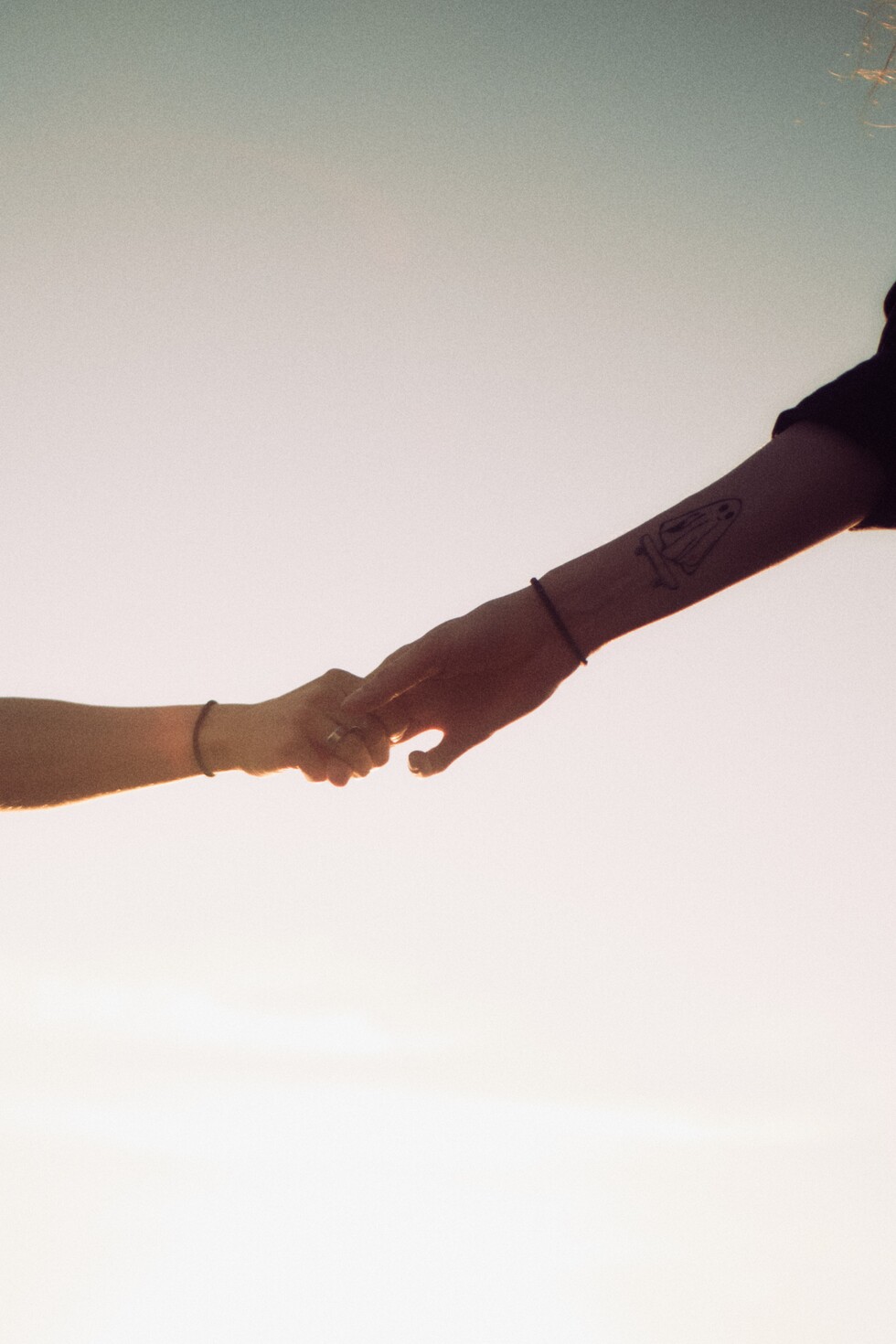 Päikeseline mereäärne paar