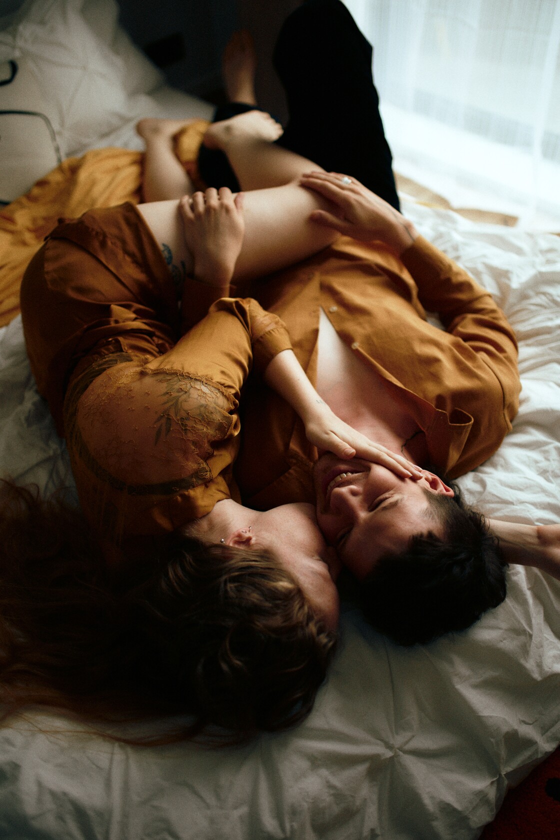 Paarifotograafia paarisessioon sasipuntras sangirupes romantiline muramine