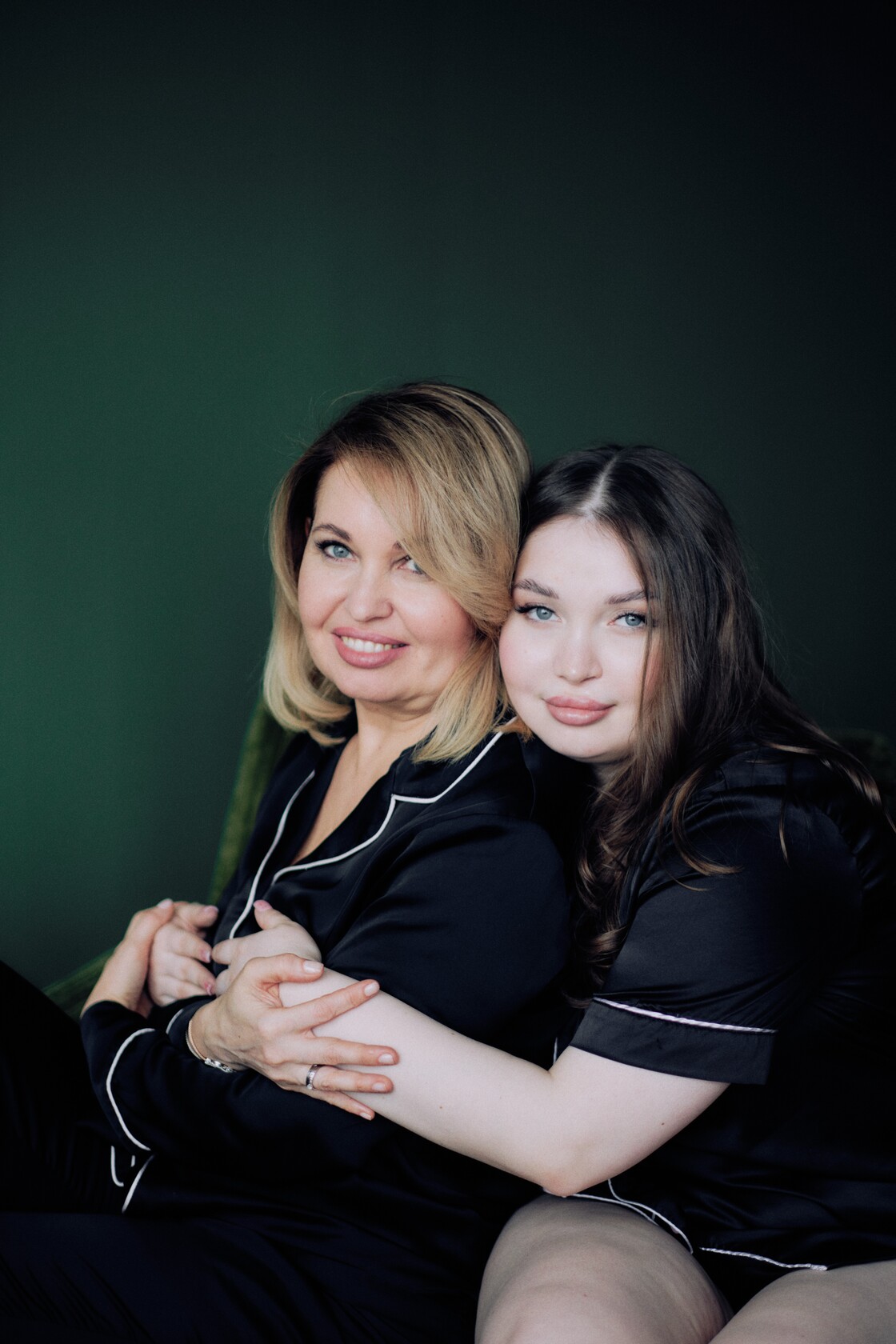 Emadepaeva pildistamine tihe embus ja saravad naod