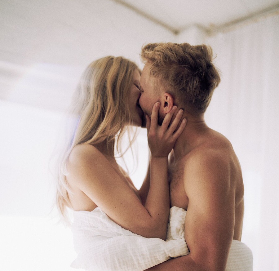 Armastuse suudluse foto