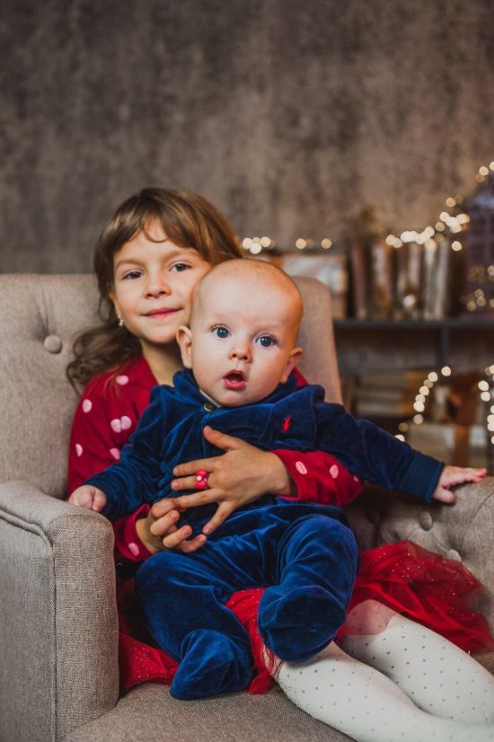 õde ja vend jõulufotol <i>| Pildistatud 11.2020</i>